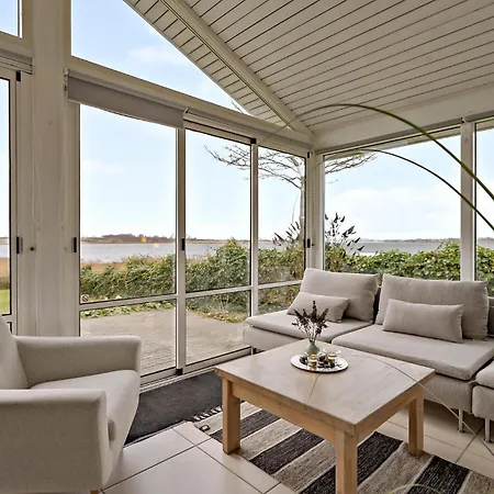 2 Bedroom In 케르테미네