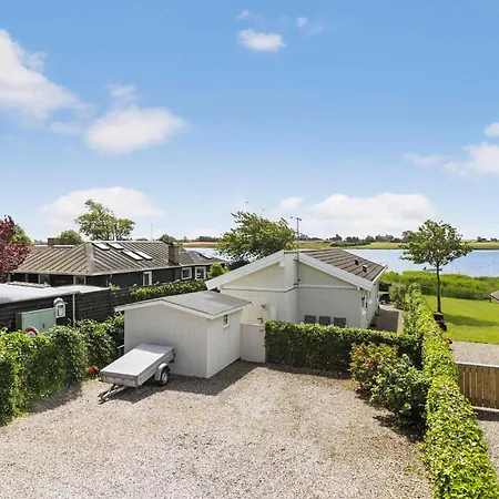 2 Bedroom In 케르테미네